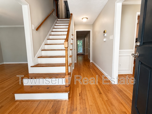 Building Photo - 2937 Delaware Dr