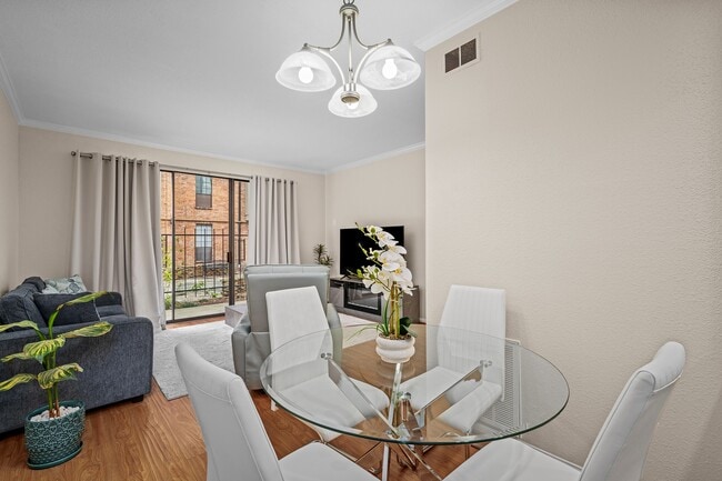 Building Photo - 2475 Underwood St