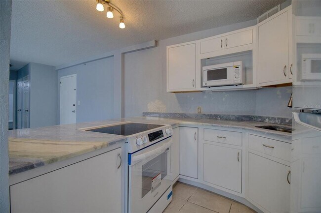 Building Photo - 3315 58th Ave S