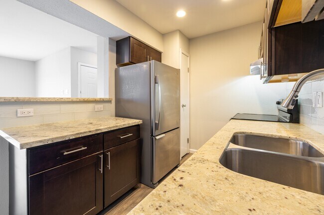 Building Photo - 2750 Holly Hall St