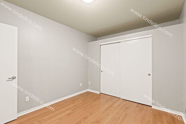 Building Photo - Luxurious 1BR/1BA Condo in Matthew Frank Community - Your Ideal Urban Retreat! (W/S/G included)