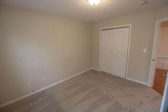 Building Photo - 7002 Madison Creek Dr