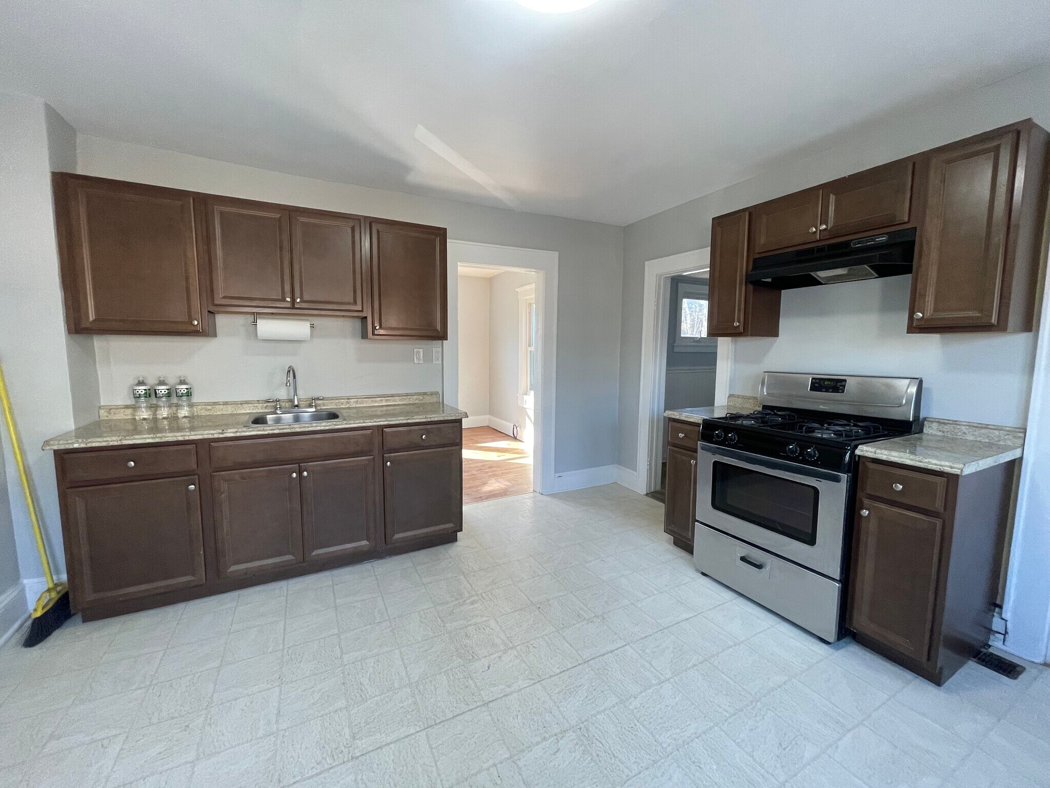 Building Photo - 8 Tice Ave