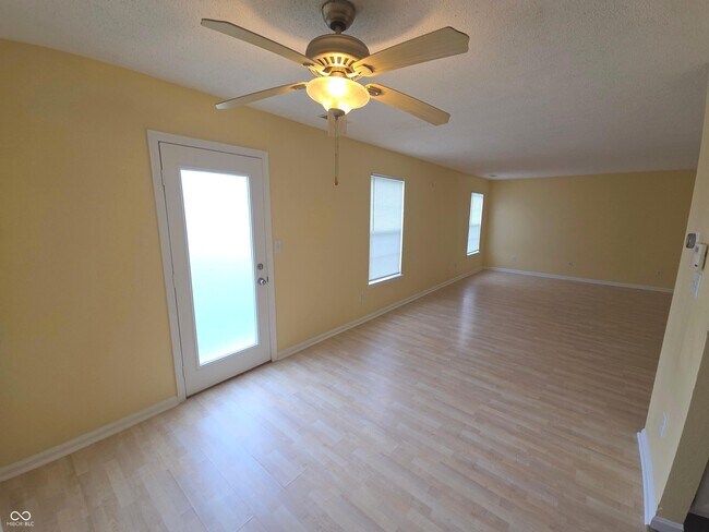 Building Photo - 4320 Village Bend Ln