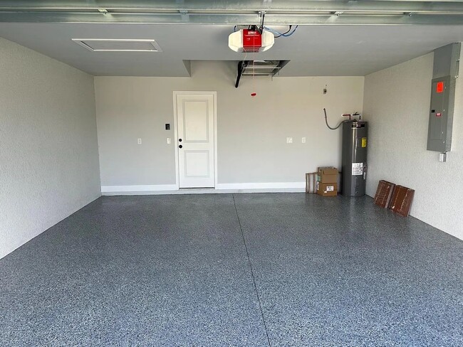 Building Photo - 2717 28th St SW