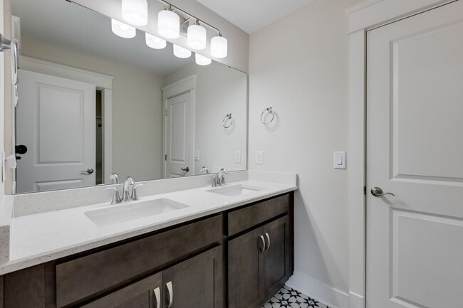 Building Photo - 5043 High Pk Hl Dr
