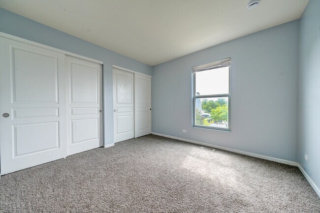 Building Photo - 511 Valentine Way