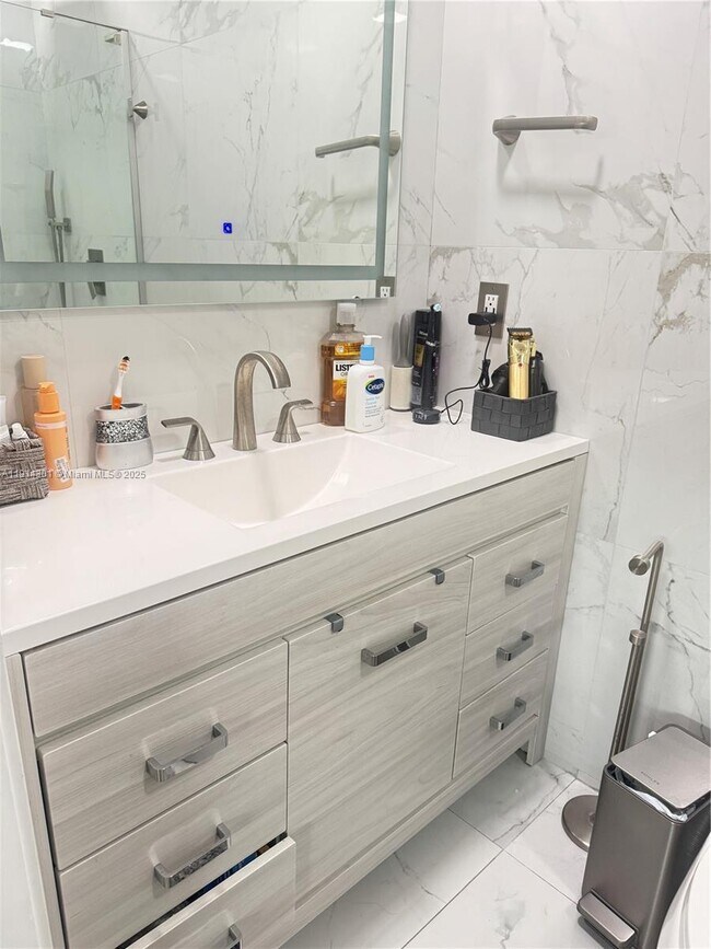 Building Photo - 3807 Hayes St