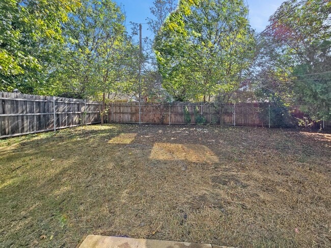 Building Photo - 3BR SFR w/ Garage & Fenced Yard in Fort Worth