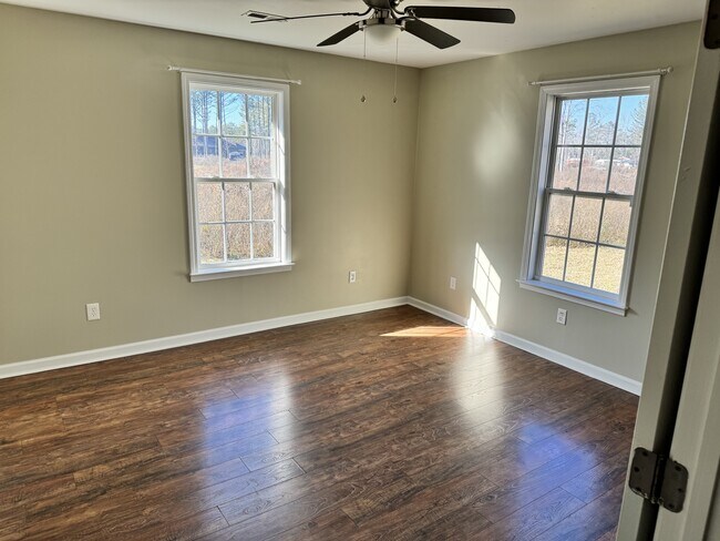 Building Photo - 355 Hamer Rd