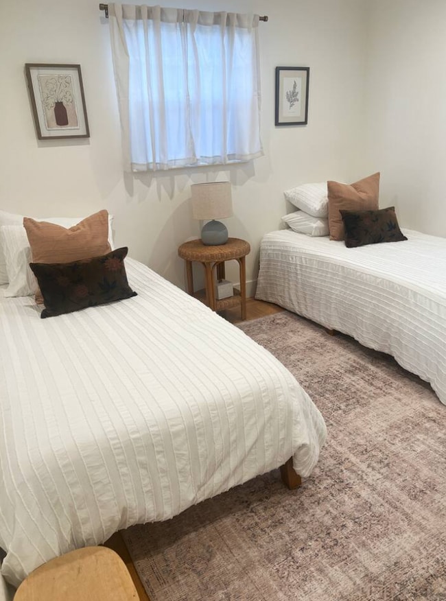 Building Photo - 902 Harold Ln