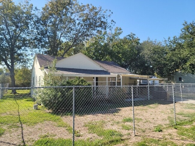 Building Photo - 2425 8th Ave