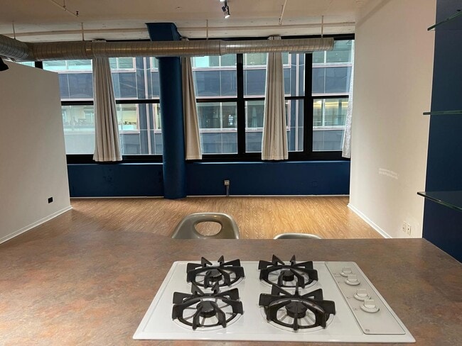 Building Photo - 130 S Canal St