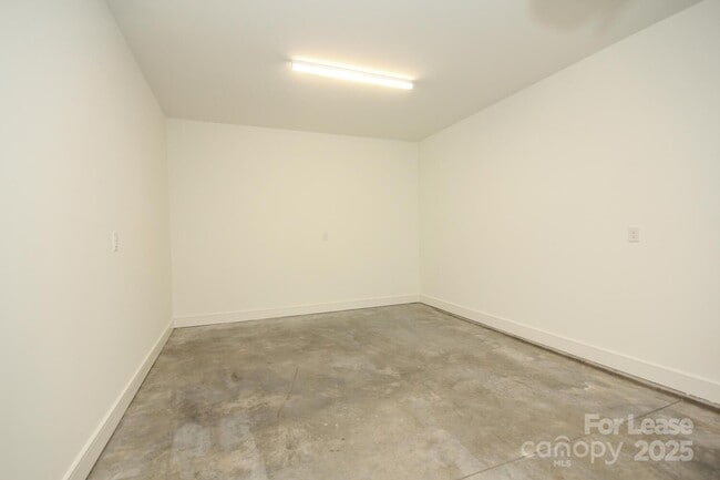 Building Photo - 1110 Greenleaf Ave