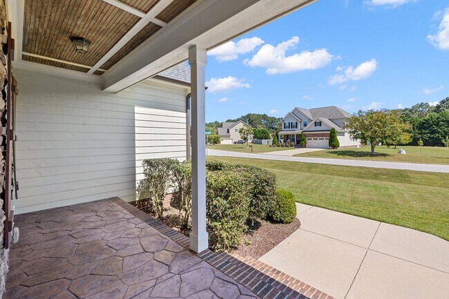 Building Photo - **Spacious 3bd/3ba in Raleigh**