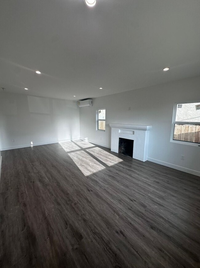 Building Photo - 611 Silver Strand Blvd