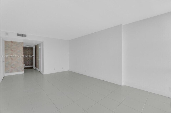 Building Photo - 1901 Brickell Ave