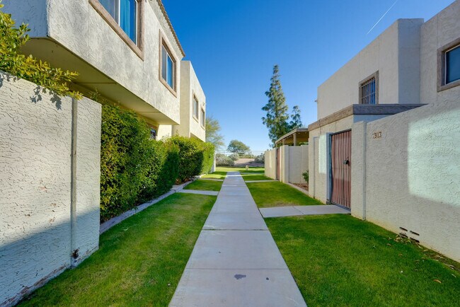 Building Photo - 7913 E Keim Dr
