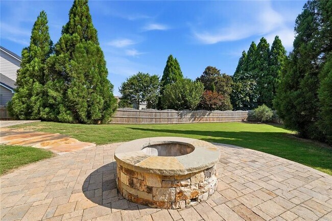Building Photo - 2725 Blackstock Dr