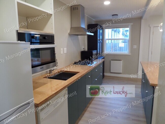 Building Photo - 2110-2116 NE 85th St