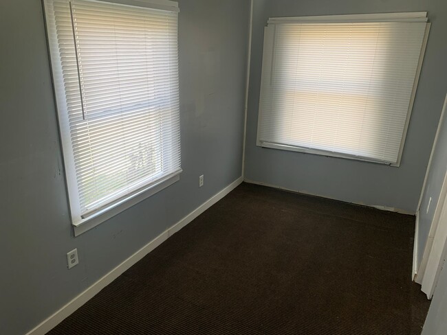 Building Photo - Newly renovated 1 bed 1 bath in the heart ...