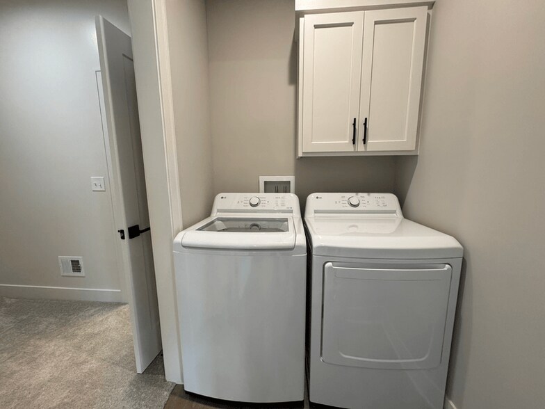 Building Photo - 1408 SW Winthrop Dr