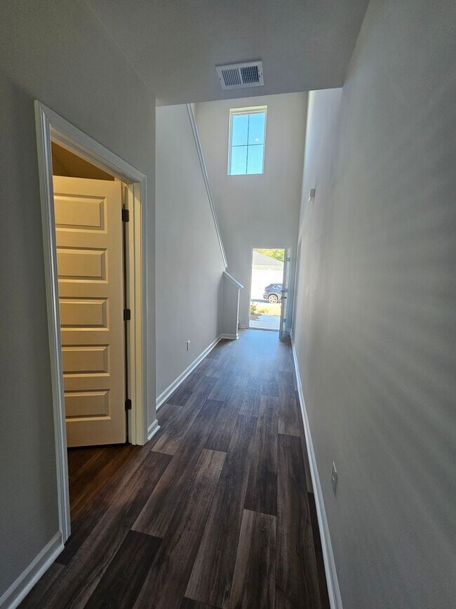 Building Photo - Waterfall Villages - 5 Bedroom- 2.5 Bath