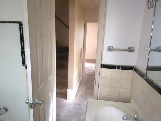 Building Photo - 16073 Tacoma St