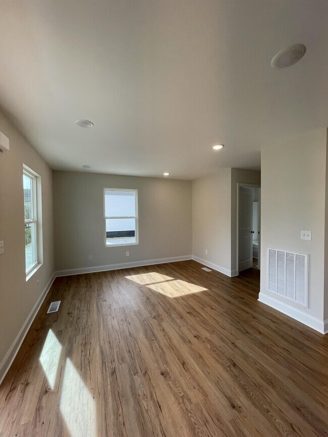 Building Photo - 1703 S Lyerly St