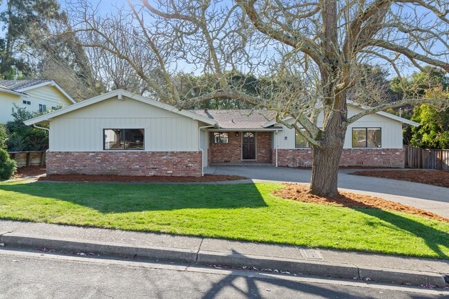 Primary Photo - 4 Pimentel Ct