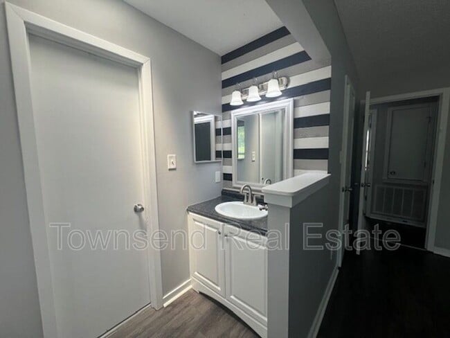 Building Photo - 5831 Waters Edge Dr