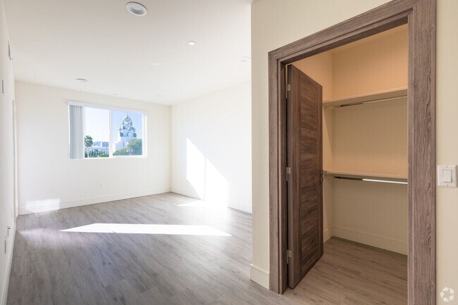 Interior Photo - 5342 Fountain Ave.