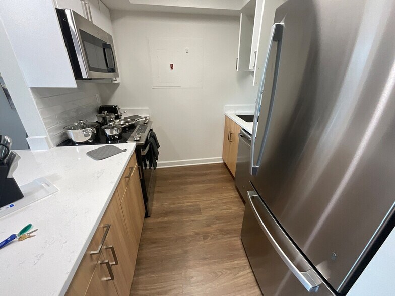 Building Photo - 1500 S Hayes St