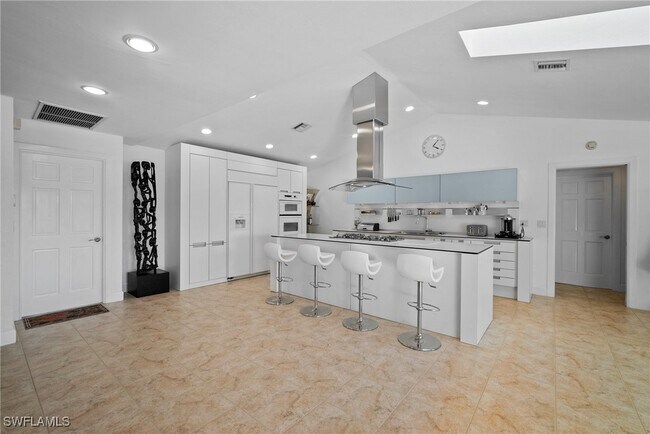 Building Photo - 319 Pirates Bight