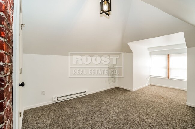 Building Photo - 4 Bedroom 1 Bathroom Single Family Home Available in Columbus!