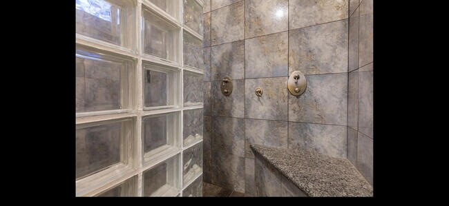 Building Photo - 1823 E Windrose Dr
