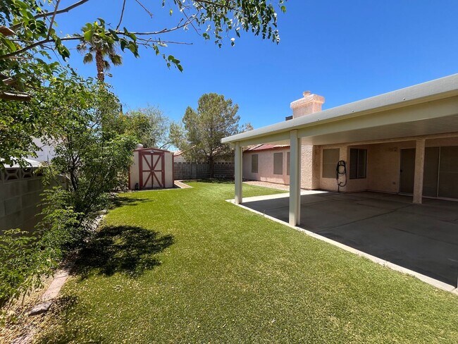 Building Photo - Bright & Beautifully Renovated 3 Bed, 2 Ba...
