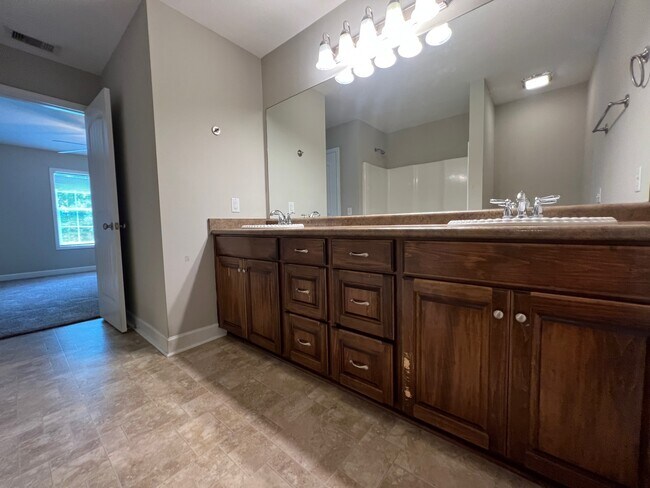 Building Photo - 121 Nature Way