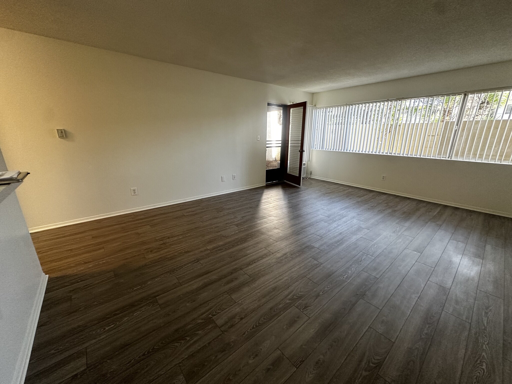 Building Photo - 1590 W Palm Ln