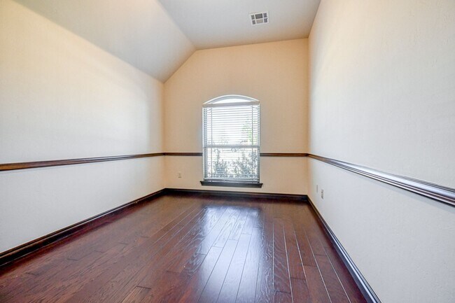 Building Photo - Beautiful home in desired Williamson Farms!