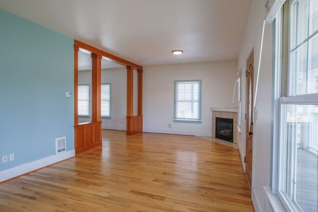 Building Photo - Move-In Now and Enjoy Summertime in Coupev...