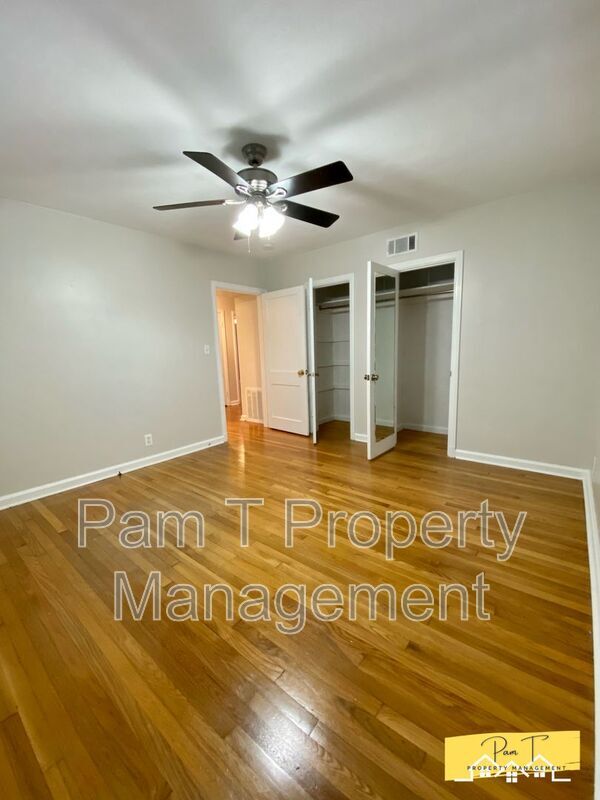 Building Photo - 304 Columbus Dr