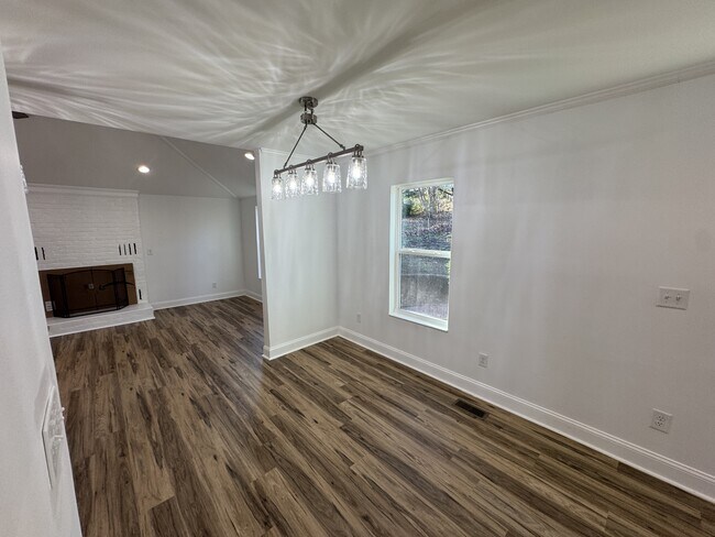 Building Photo - 3895 Azalean Dr