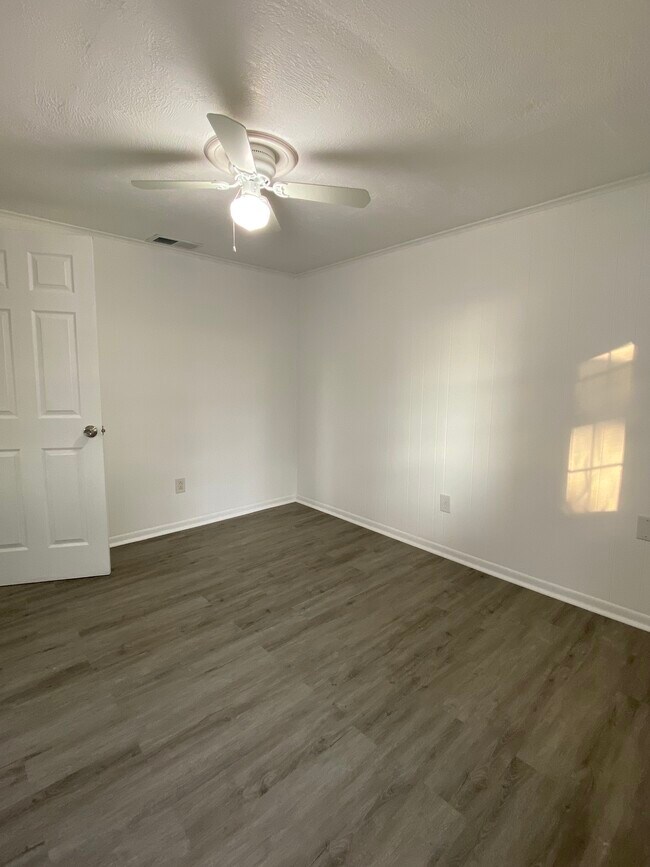 Building Photo - 12120 71st St E