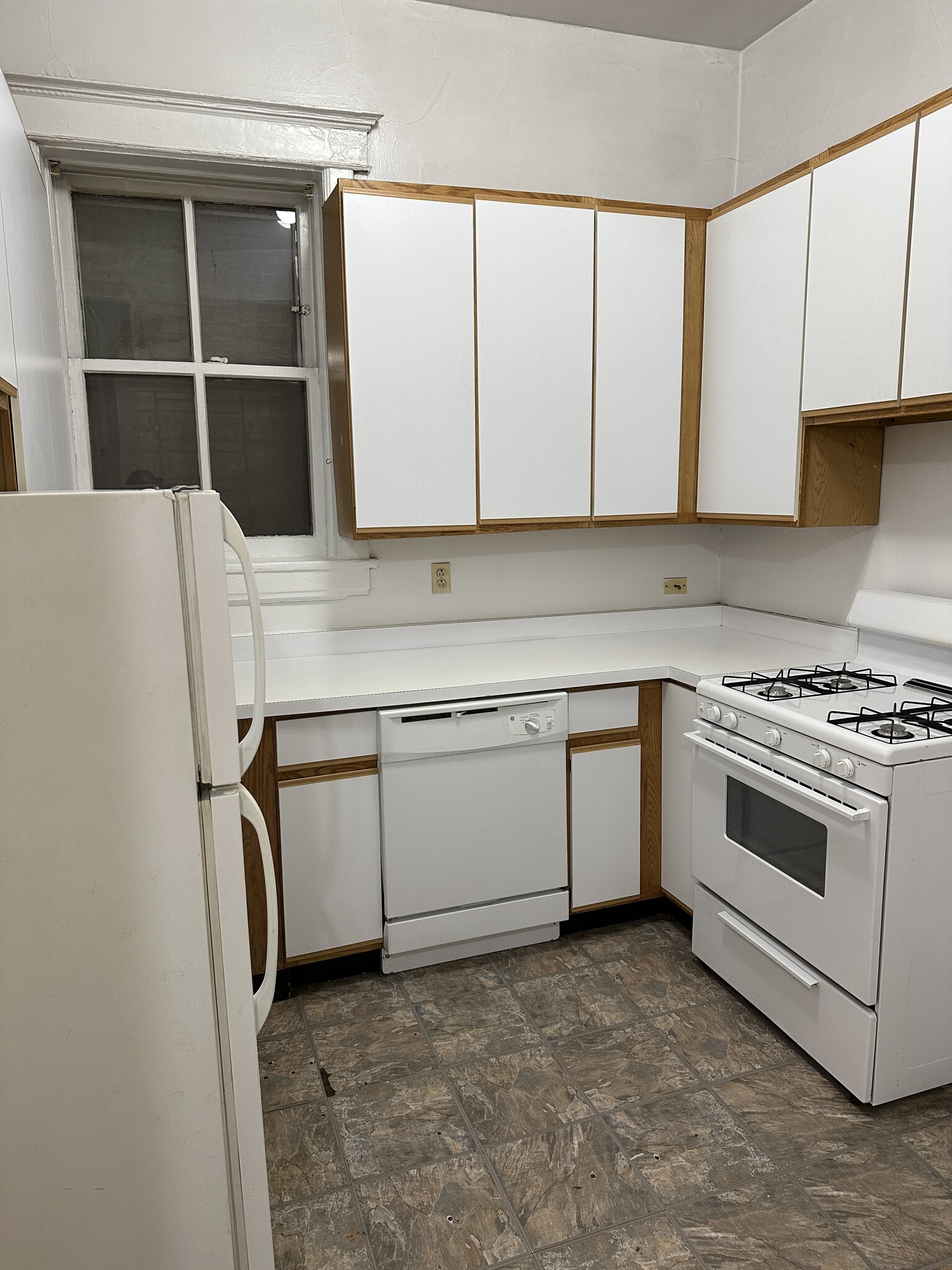 Building Photo - 3606 N Racine Ave