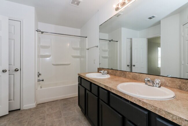 Building Photo - 3319 Allington Ct