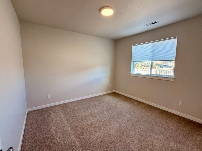 Building Photo - Brand New Home