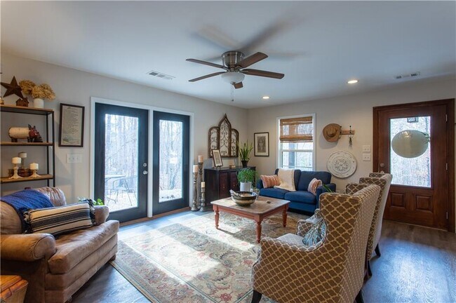 Building Photo - 7621 Maple Pl