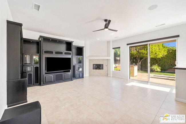 Building Photo - 4 Hillcrest Dr