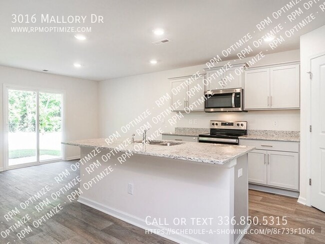 Building Photo - 3016 Mallory Dr